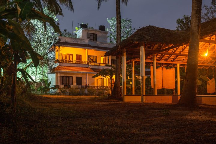 Yogahall at night